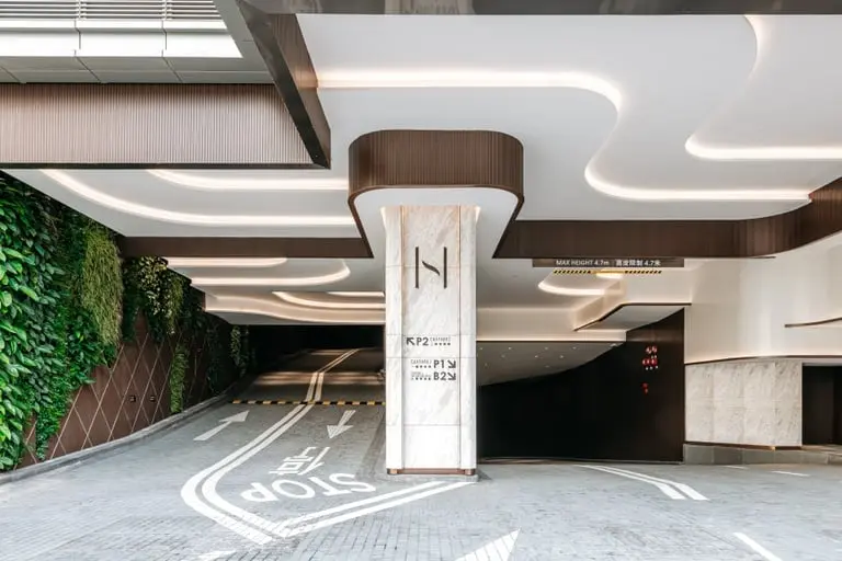 H Zentre 中間道停車場 充電站