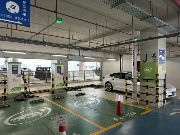 港珠澳大橋澳門口岸邊檢大樓東停車場充電站