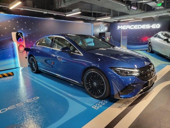 H Zentre 中間道停車場 Mercedes-EQ 快速充電站