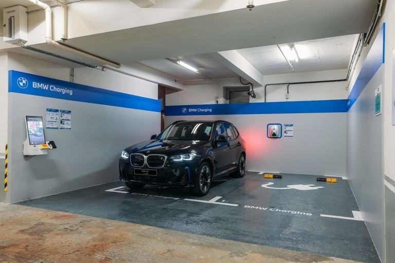中央廣場 BMW 森那美中速充電站