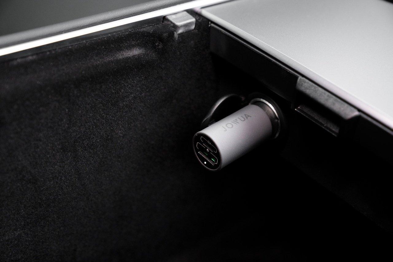 100W 高效車用充電器
