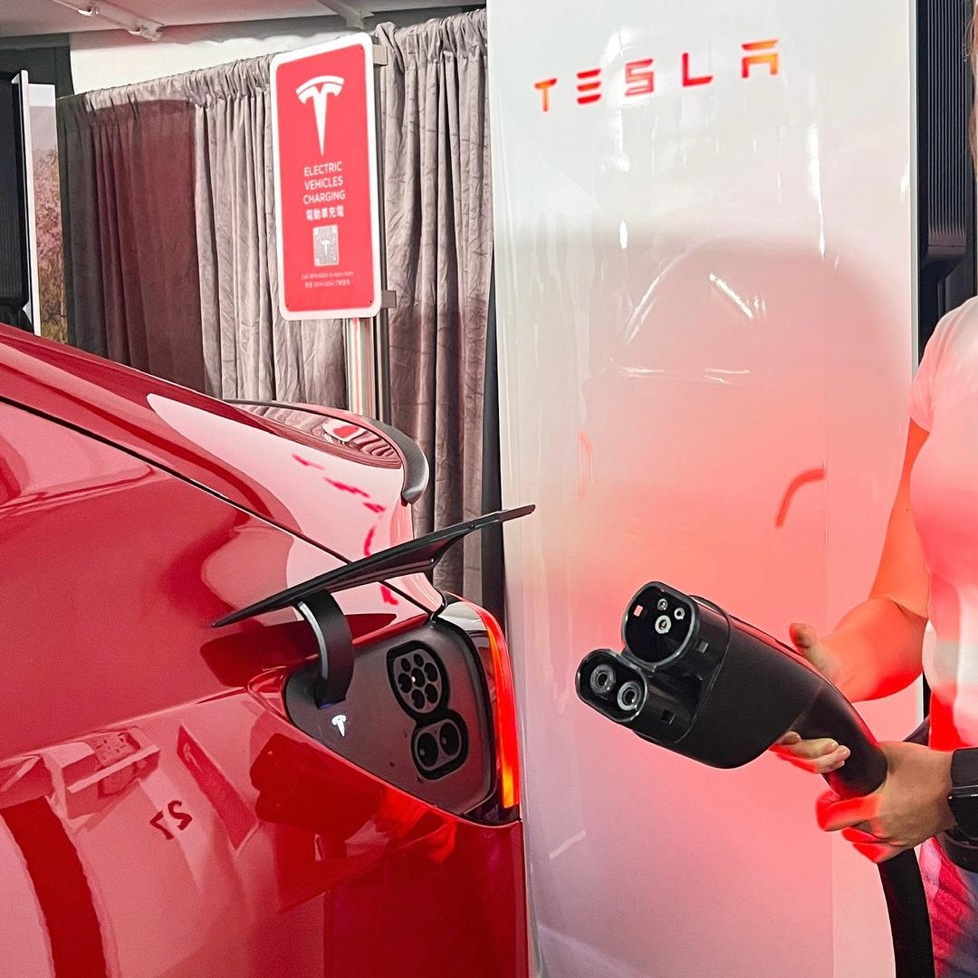 tesla-supercharger-v4-tesla-kilowatt-app