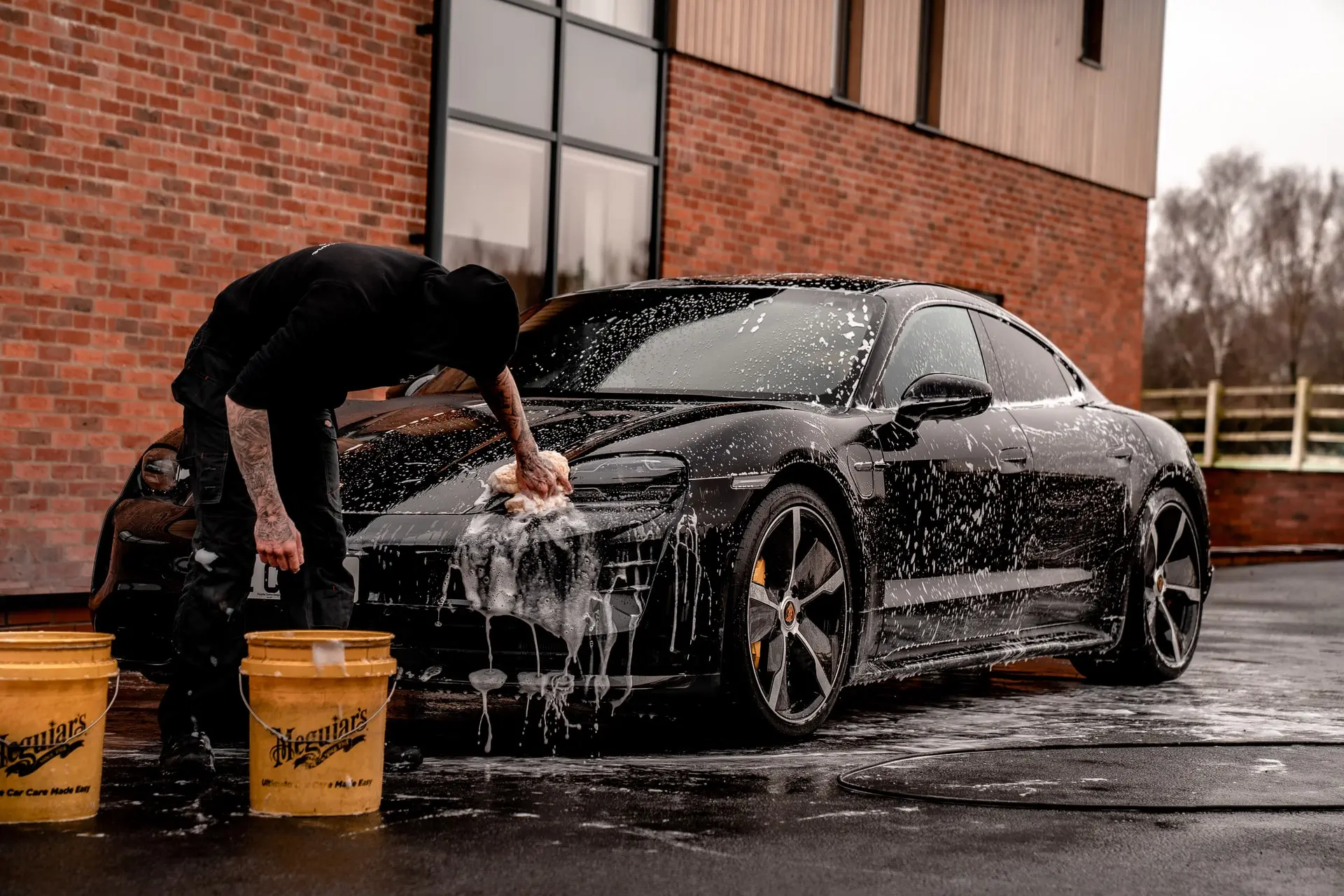 人手洗車